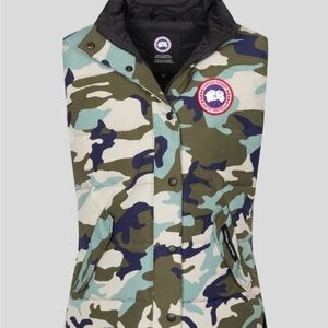 Women’s Canada Goose Camoflauge Vest Size Medium - NEVER WORN